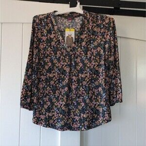 🌸Vince Camuto V-Neck Long Sleeve Floral Blouse NWT